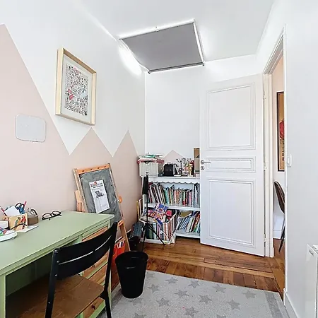 Large Family Duplex Near Parc Monceau