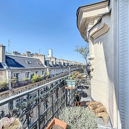 Large Family Duplex Near Parc Monceau Daire Paris