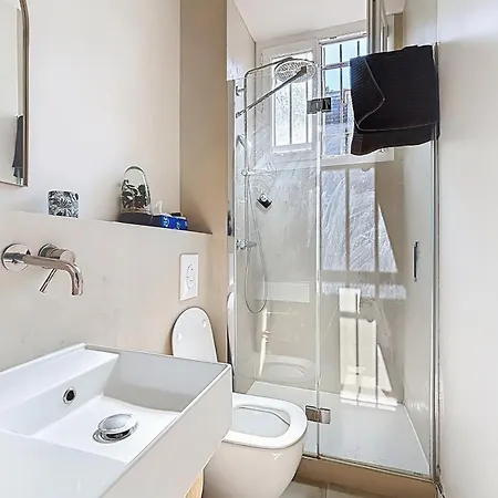 Large Family Duplex Near Parc Monceau *