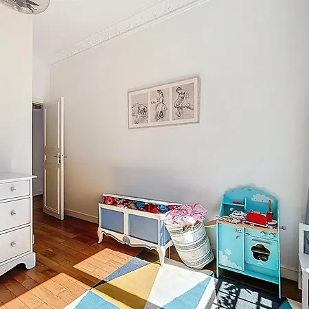 Large Family Duplex Near Parc Monceau Daire Paris