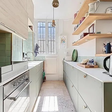 Large Family Duplex Near Parc Monceau *
