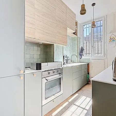 Large Family Duplex Near Parc Monceau